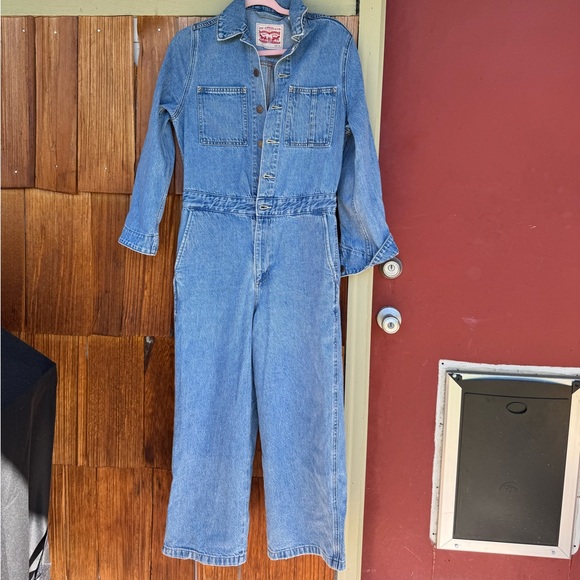 Levi’s iconic jumpsuit - Picture 5 of 7
